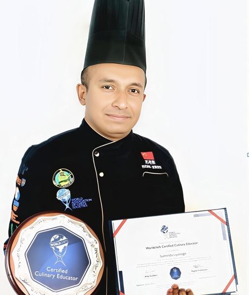 චීනයේ යුන්නාන් සංචාරක විද්‍යාලයේ කථිකාචාර්ය සුමින්ද ලියනගේ මහතා World Chefs Certified Culinary Educator සම්මානයෙන් පිදුම් ලබයි.